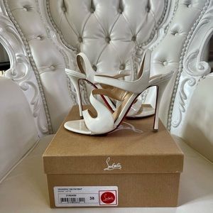 Christian Louboutin Vavazou Size 38 100 Patent White Latte Sandals
